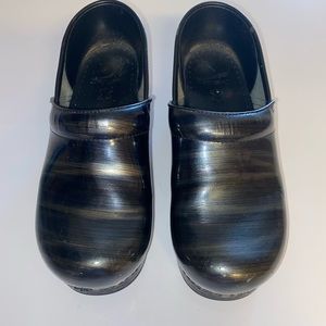 Dansko Size 38 clogs
